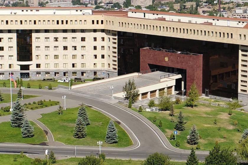 ВС Азербайджана открыли огонь по трактору, работавшему на заводе в Ерасхе