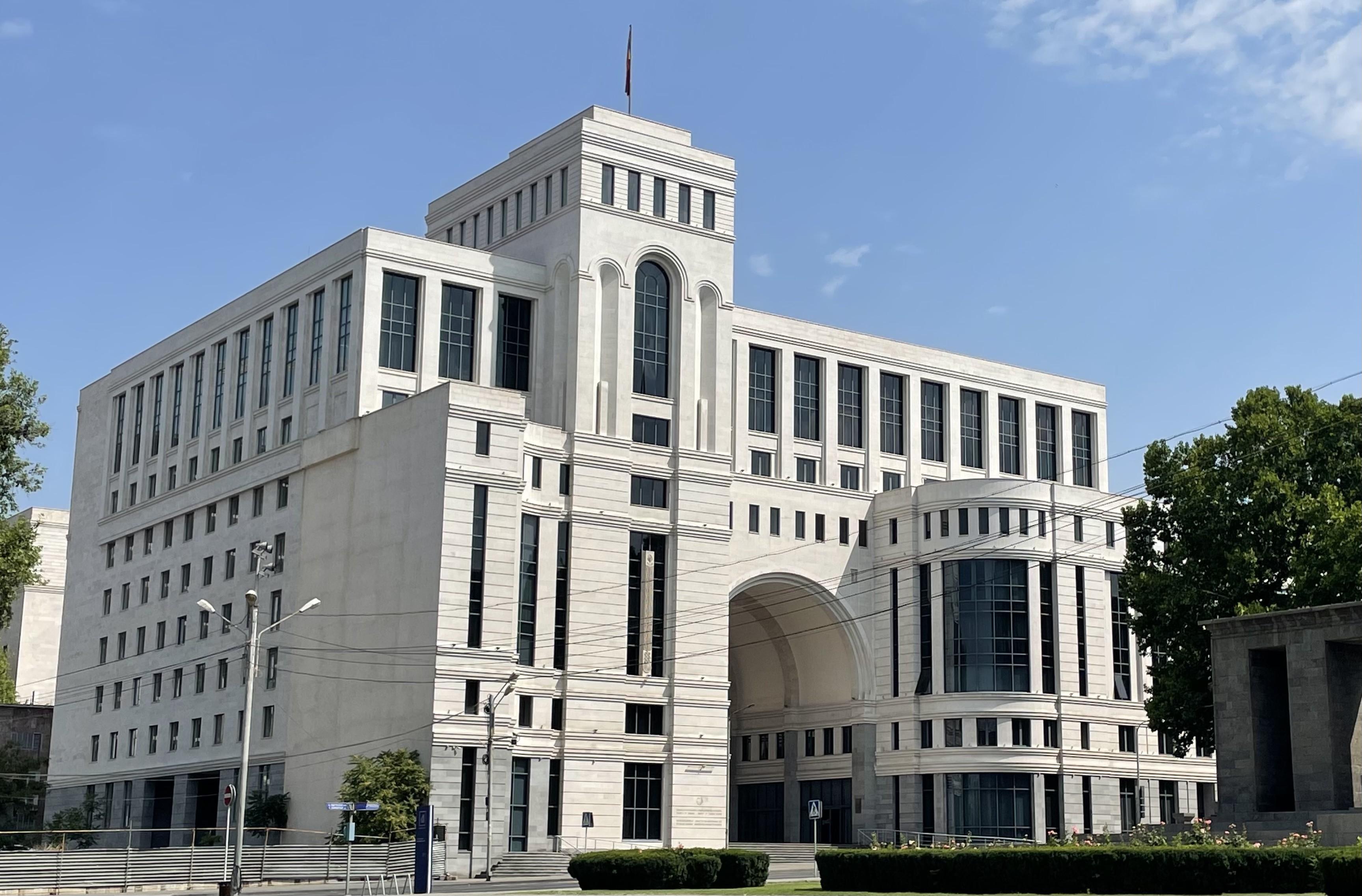 Karabakh Armenians Face Starvation Threat, Says Armenian Foreign Ministry - Vimarsana News