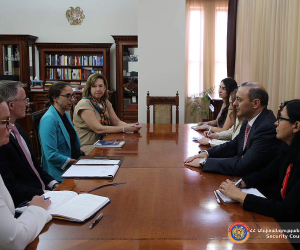 ԱԽ քարտուղարն ընդունել է ԱՄՆ Սենատի Արտաքին հարաբերությունների հանձնաժողովի աշխատակազմի ներկայացուցիչներին