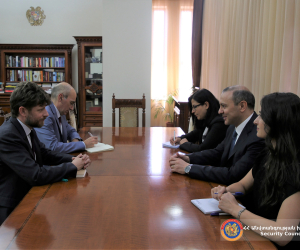 Armenian Security Chief, French Ambassador Discuss Karabakh Crisis