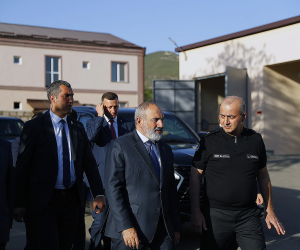 Փաշինյանը Կապանում ծանոթացել է բազմաբնակարան համալիրների ներդրումային ծրագրերի ընթացքին, այցելել է ԱԱԾ սահմանապահ ուղեկալ