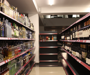 В магазинах Степанакерта осталась только алкогольная продукция
