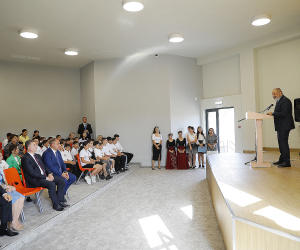 Премьер-министр посетил новую школу Катнахпюра