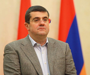 «Իմ անվերապահ սատարումն եմ հայտնում Ձեզ». Արայիկ Հարությունյանը շնորհավորել է Արցախի նորընտիր նախագահին