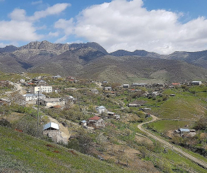 Եղցահող համայնքի բնակիչները ռուս խաղաղապահների ուղեկցությամբ հասել են Կոռնիձոր