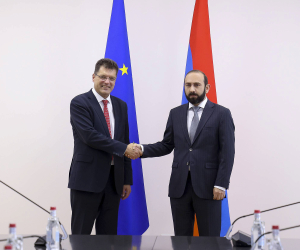 Արարատ Միրզոյանը հանդիպել է ԵՄ ճգնաժամային կառավարման հարցերով հանձնակատարի հետ
