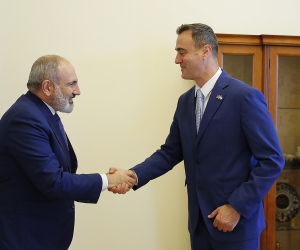 Փաշինյանը հրաժեշտի հանդիպում է ունեցել Արգենտինայի դեսպանի հետ