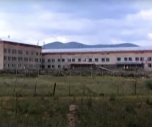 «Վարդենիսի նյարդահոգեբանական տուն-ինտերնատ»-ի տնօրենն ու 4 աշխատակից մեղադրվում են բնակչի նկատմամբ բռնության մեջ