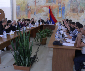 Ախուրյանում ՔՊ-ն փորձարկված սցենարով միավորել է երեք հաստատություն եւ ազատվել անցանկալի անձանցից