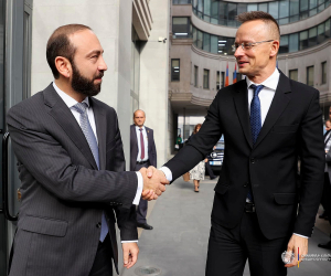 Hungarian Foreign Minister in Armenia; Announces Plan to Open Consulate
