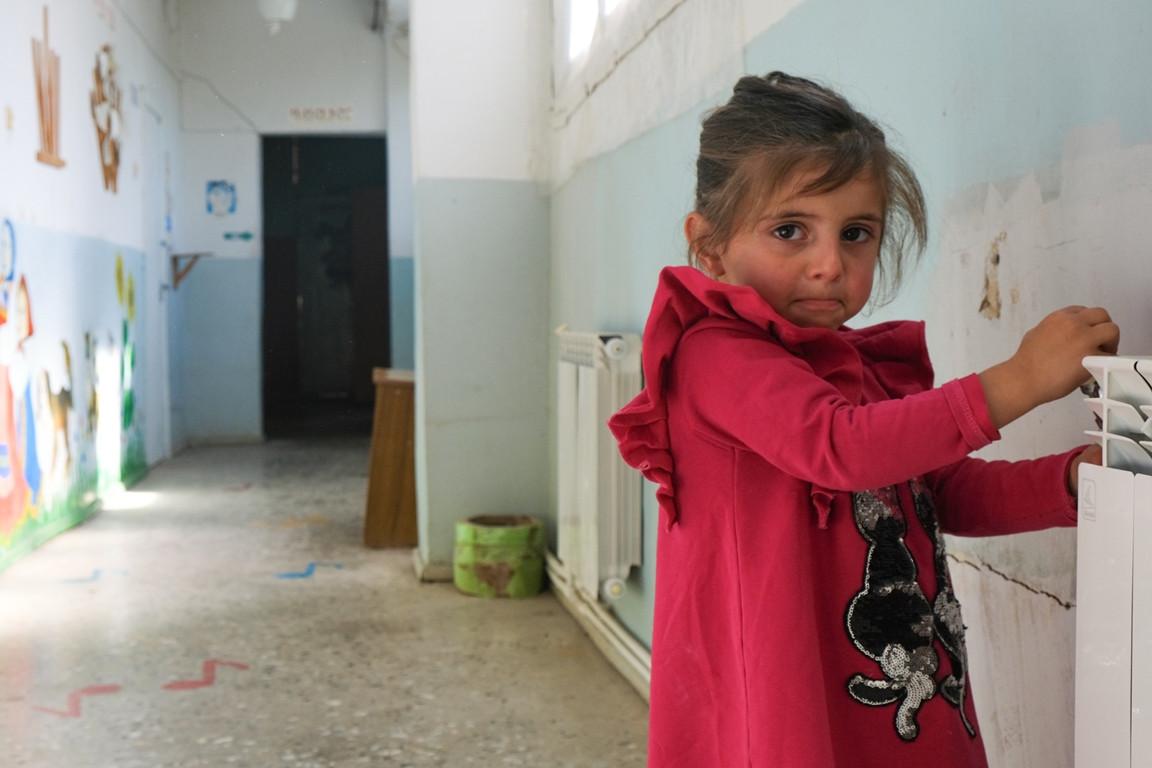 Жизнь после Арцаха: вынужденных переселенцев разместили в подлежащем сносу здании детсада в Арташате