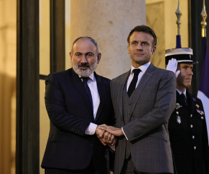 Pashinyan, Macron Meet in Paris