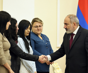 Премьер-министр Пашинян принял представителей НПО-членов Коалиции против насилия в отношении женщин