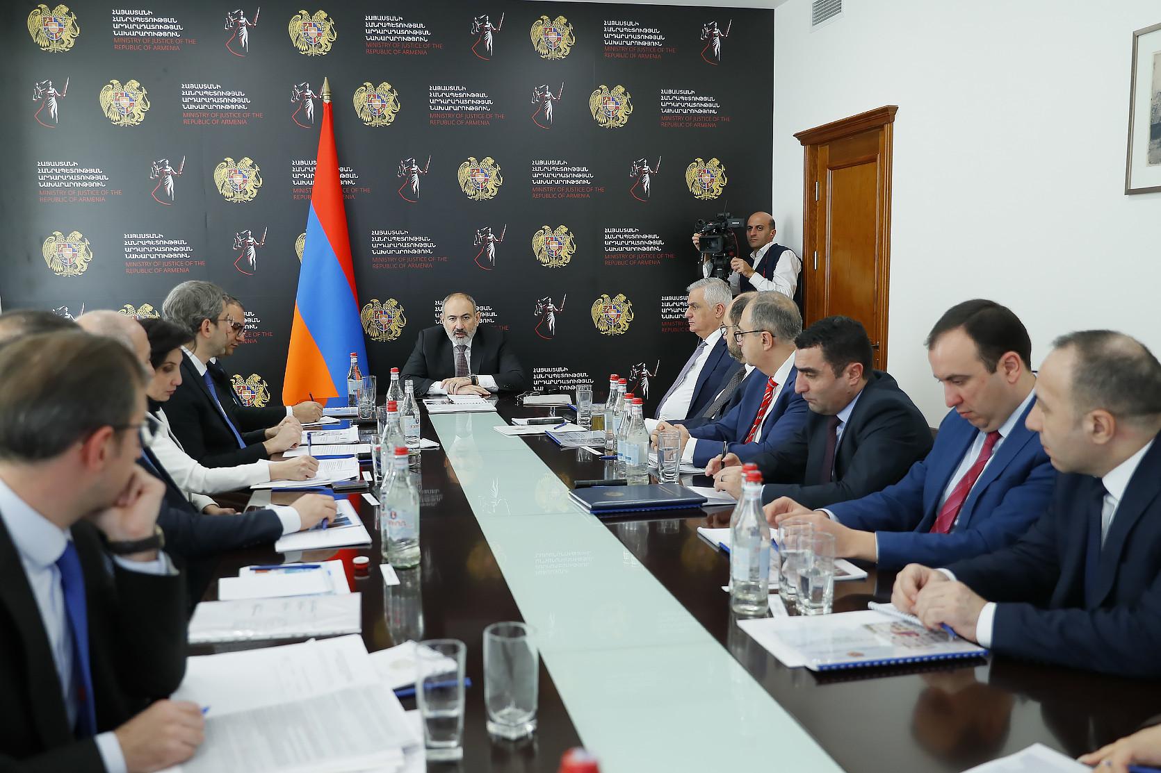 Pashinyan Says Armenia Needs New Constitution; Fails to Provide Specifics
