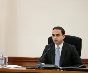 «Բոյկոտի անձրևանոցի տակ անգործություն մի դարձրեք». Ավինյանը՝ ընդդիմադիրներին ավագանու մանդատից զրկելու մասին
