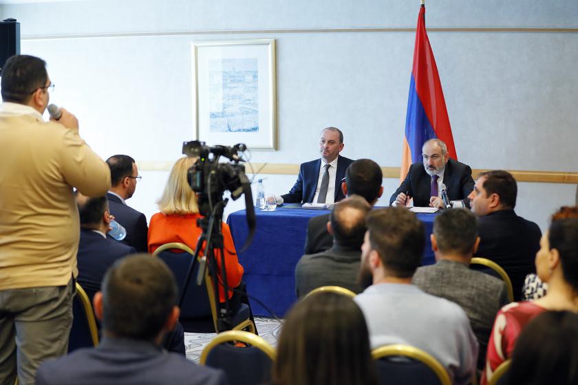 Премьер-министр Пашинян провел встречу с представителями армянской общины Мюнхена и соседних регионов