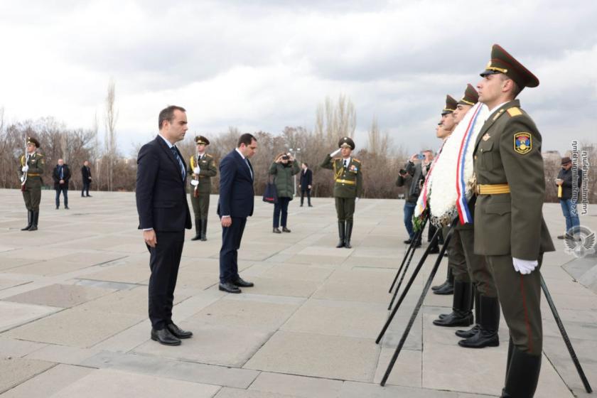 Yerevan: French Defense Minister Pays Respects at Genocide Memorial