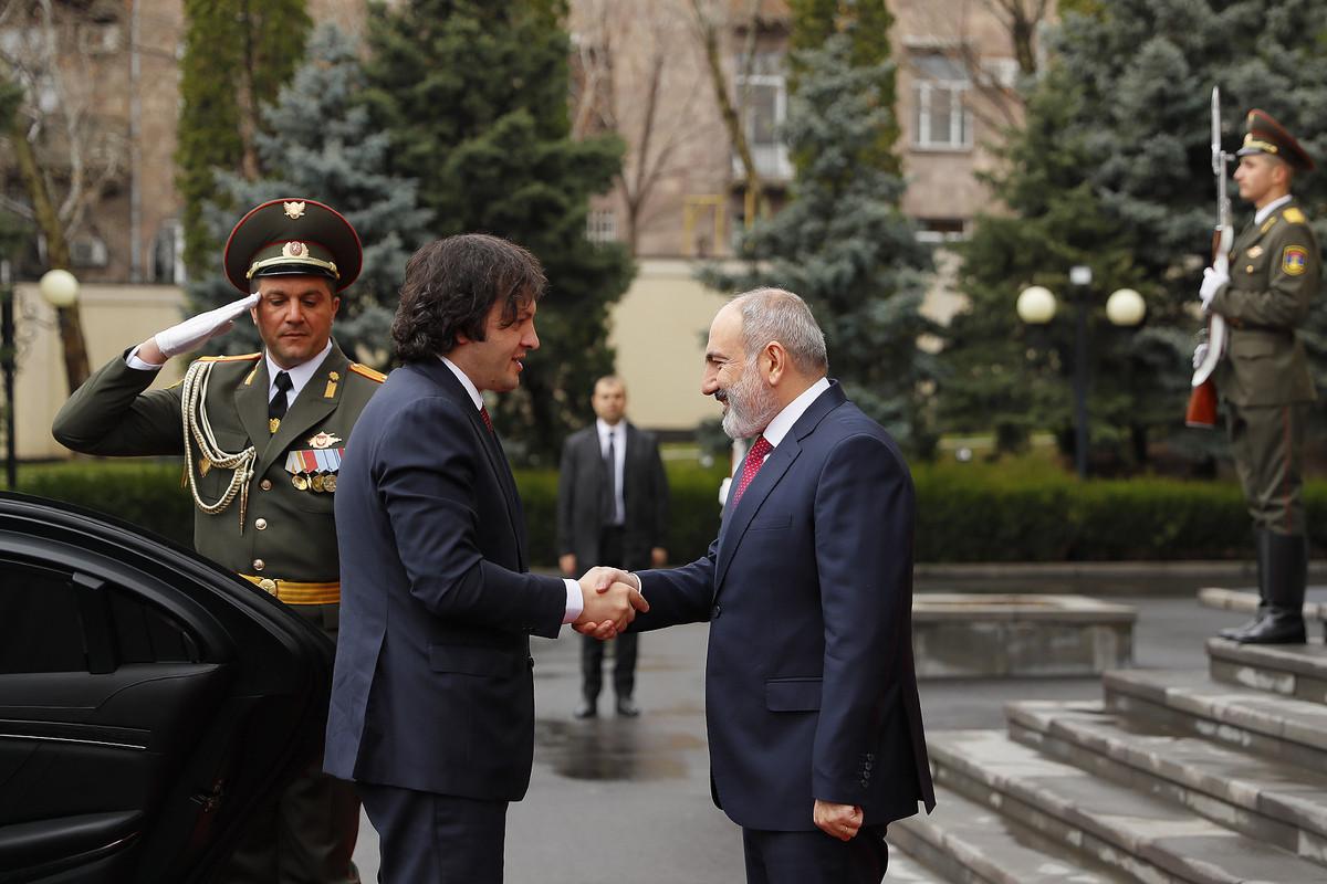 Armenian, Georgian Prime Ministers Discuss Expanded Cooperation