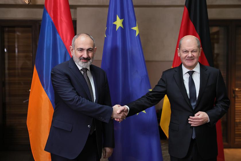Pashinyan Thanks Scholz for Supporting Democratic Reforms in Armenia