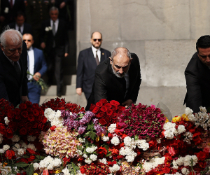 Pashinyan Pays Respects to 1915 Genocide Victims