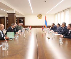 Սուրեն Պապիկյանն ընդունել է Ավստրիայի պաշտպանության դաշնային նախարարի գլխավոր քարտուղարին