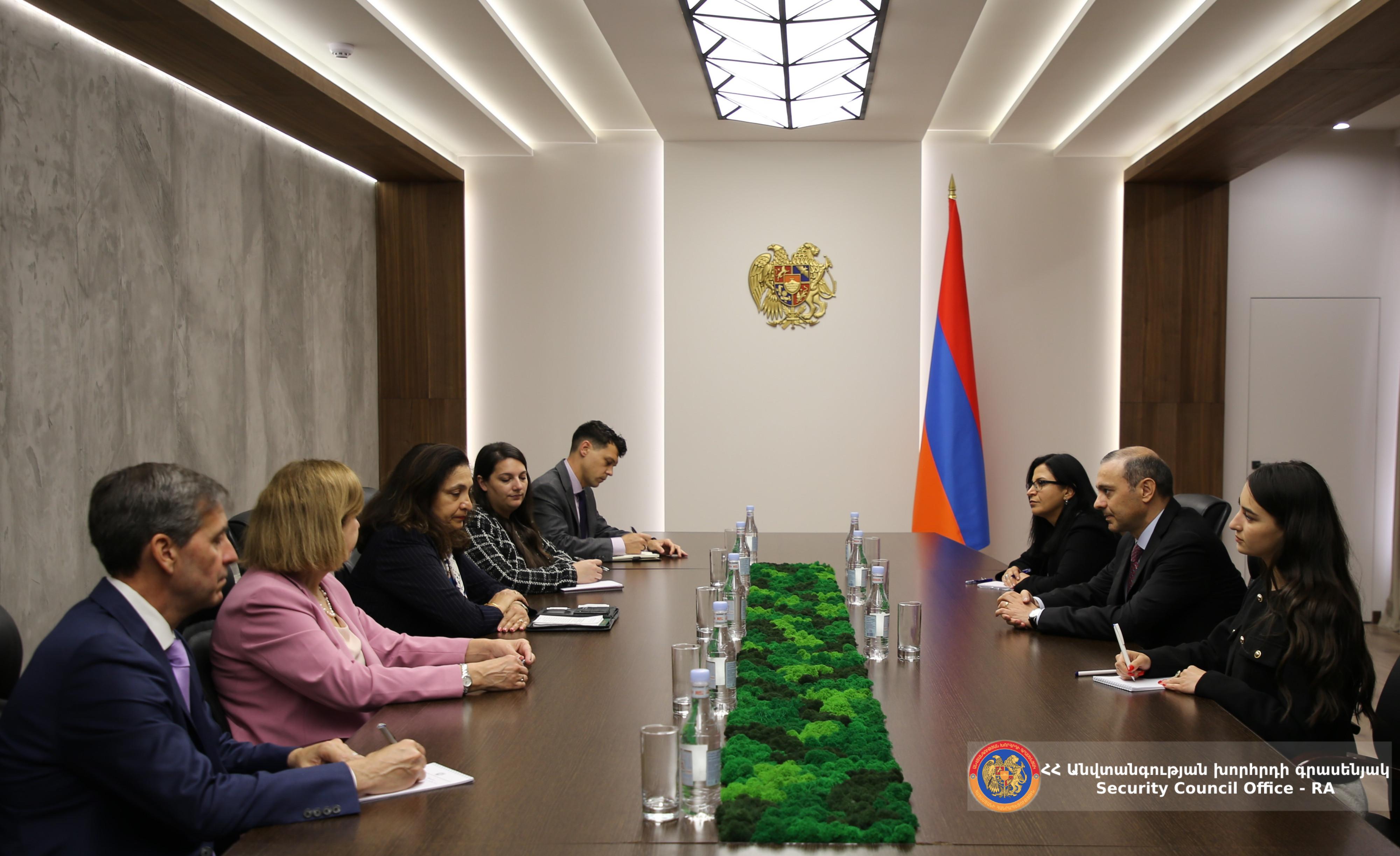 Armenian Security Chief, U.S. State Department Official Discuss Democratic Reforms