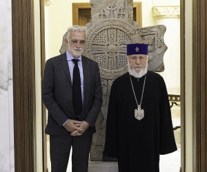 Ամենայն Հայոց Կաթողիկոսն ընդունեց Միջազգային քրեական դատարանի նախկին դատախազին