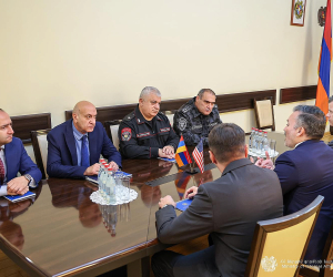 Ոստիկանության պետը պարգևատրել է ՀՀ-ում ԱՄՆ դեսպանատան ներկայացուցիչներին