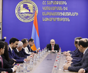 Նիկոլ Փաշինյանը ՏԿԵ նախարարության աշխատակազմին է ներկայացրել նորանշանակ նախարարին