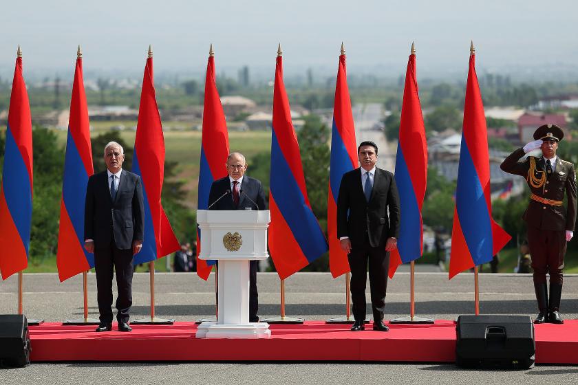 Pashinyan Marks Republic Day: Urges Citizens to Embrace Statehood