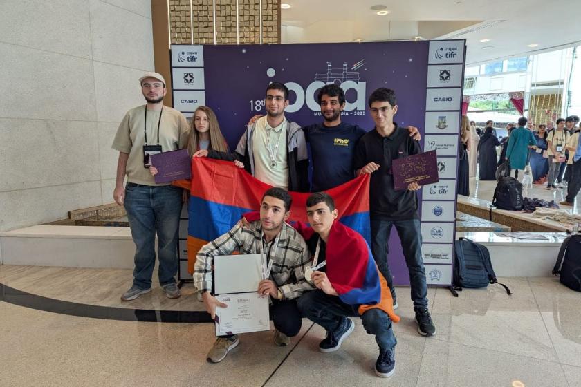 2 արծաթե և 1 բրոնզե մեդալ՝ աստղագիտության և աստղաֆիզիկայի միջազգային օլիմպիադայում