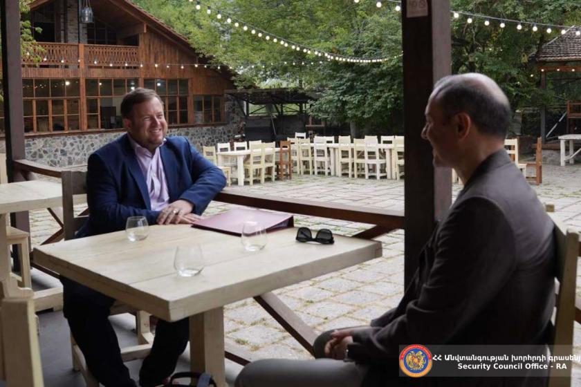 ԱԽ քարտուղար Արմեն Գրիգորյանը Դիլիջանում աշխատանքային նախաճաշ է ունեցել Սթիվեն Դաութիի հետ
