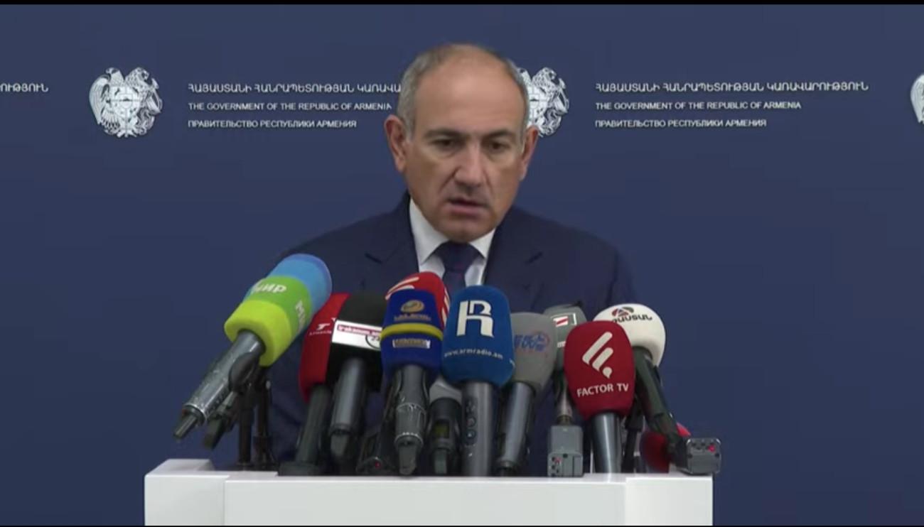 Վարչապետը պատասխանում է լրագրողների հարցերին