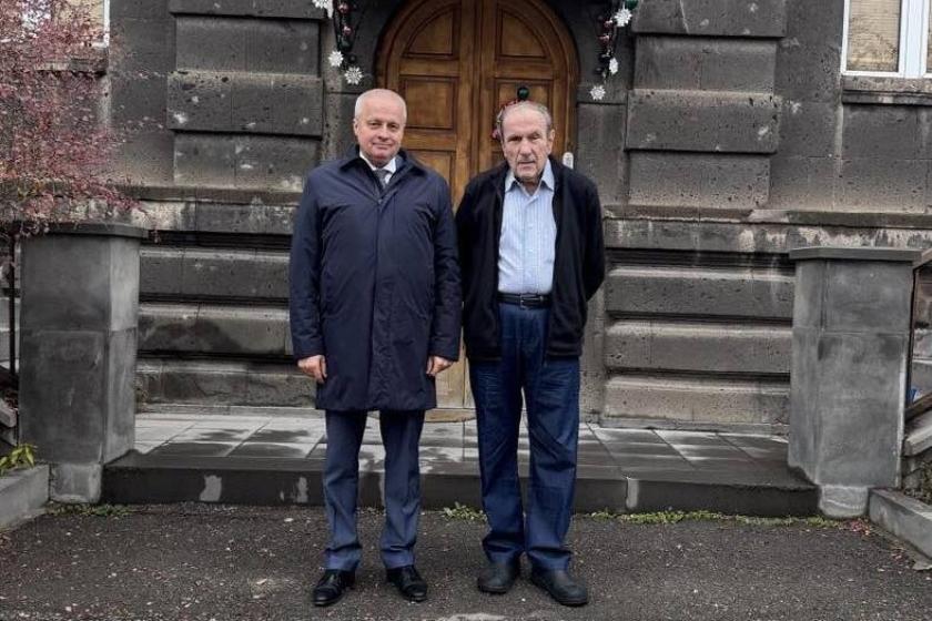 Լեւոն Տեր-Պետրոսյանն իր առանձնատանը հանդիպել է Հայաստանում Ռուսաստանի դեսպան Սերգեյ Կոպիրկինի հետ
