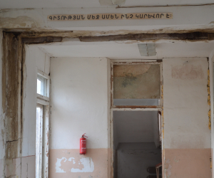 Սպասում՝ ճաքած պատերի մեջ․ ինչու Մեծ Այրումի դպրոցը չի նորոգվում 