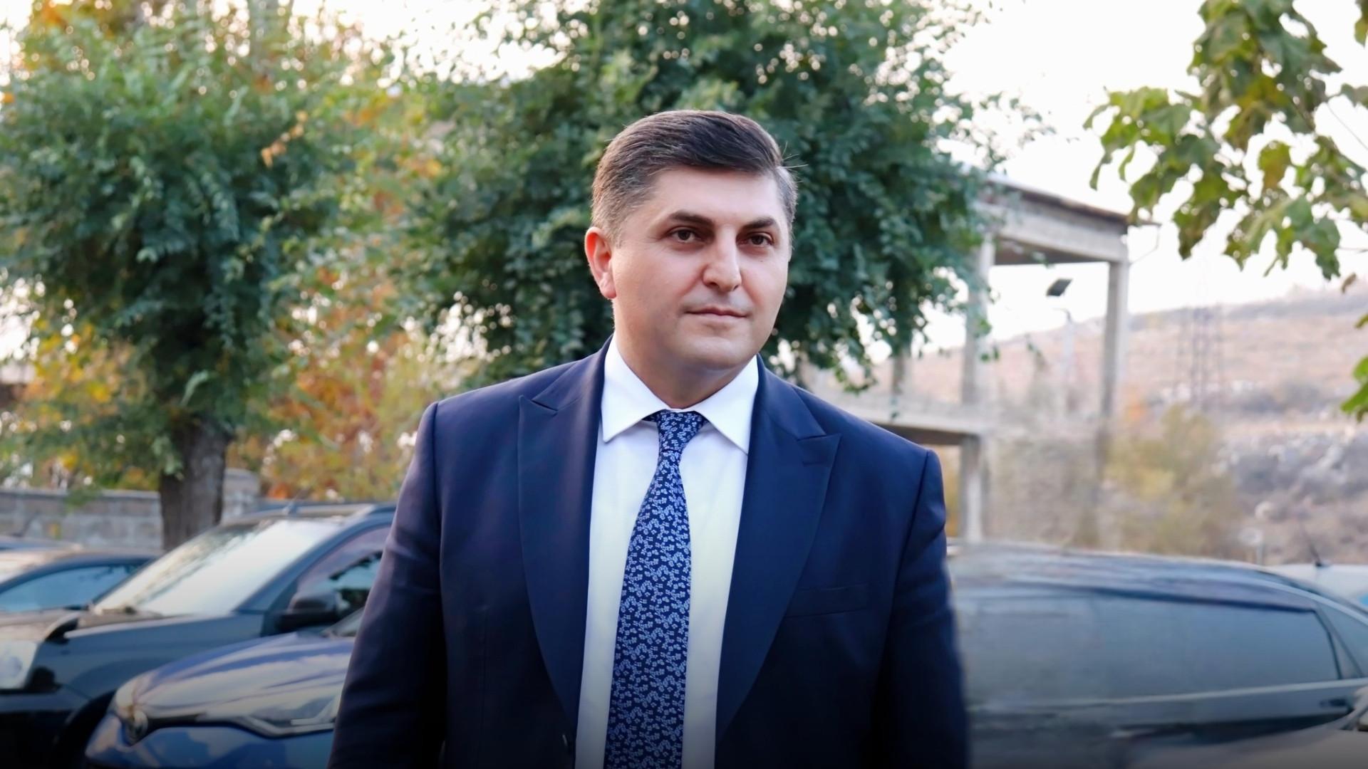 Դատախազությունը պահանջում է Արգամ Հովսեփյանից բռնագանձել 5 անշարժ գույք, շուրջ 163 միլիոն դրամ