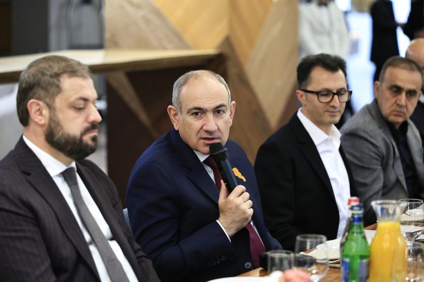 Премьер-министр провел встречу с представителями крупных работодателей