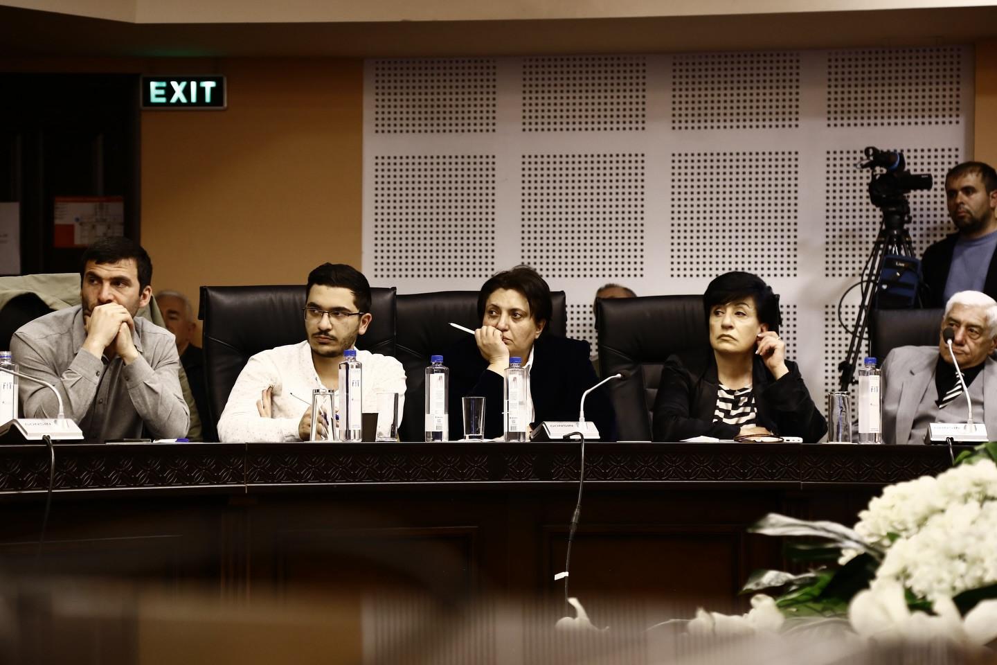 Նրանք դեմ են բոլորին