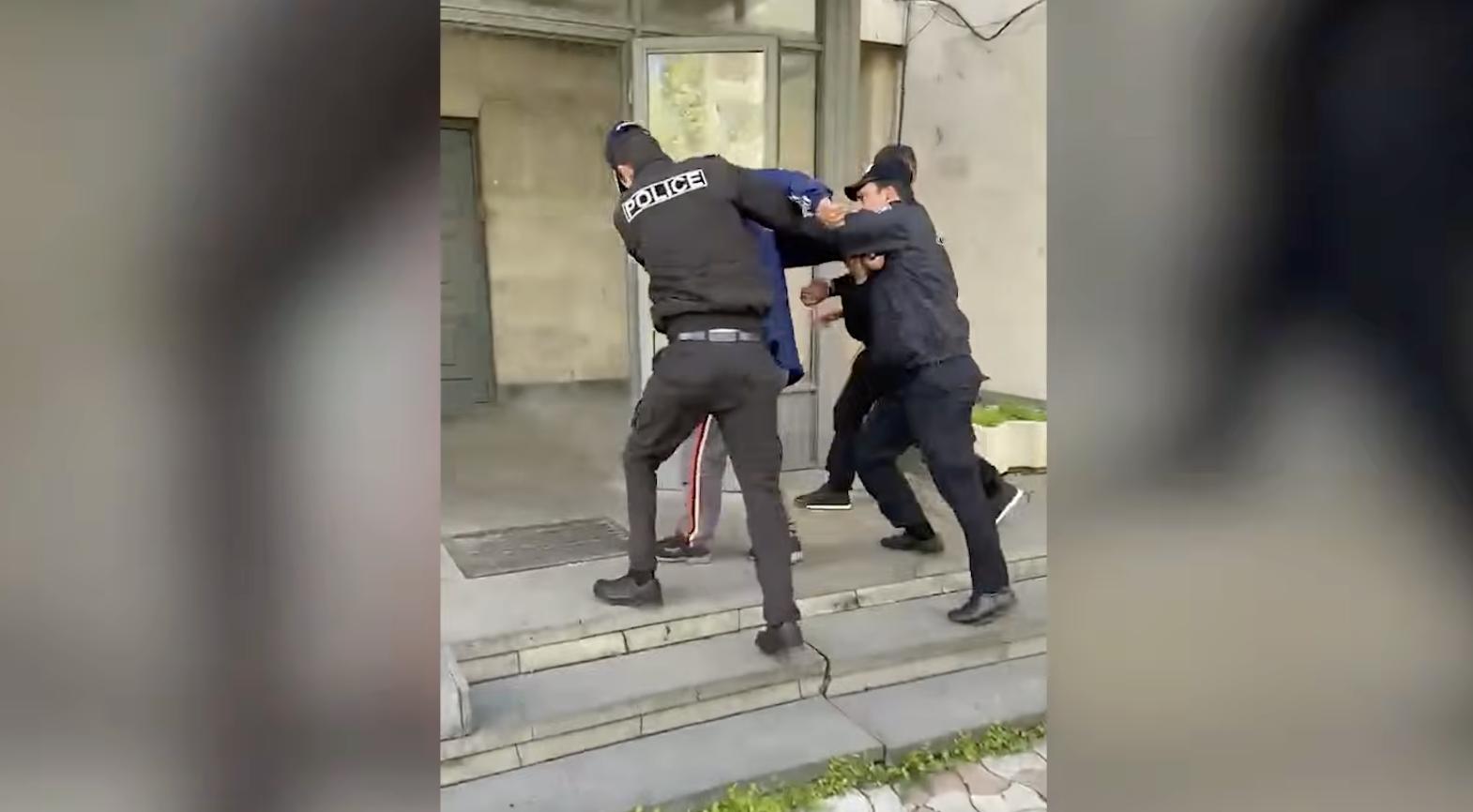 Ոստիկանները հայտնաբերել են ավտոբուսի վարորդին դանակահարած անձին