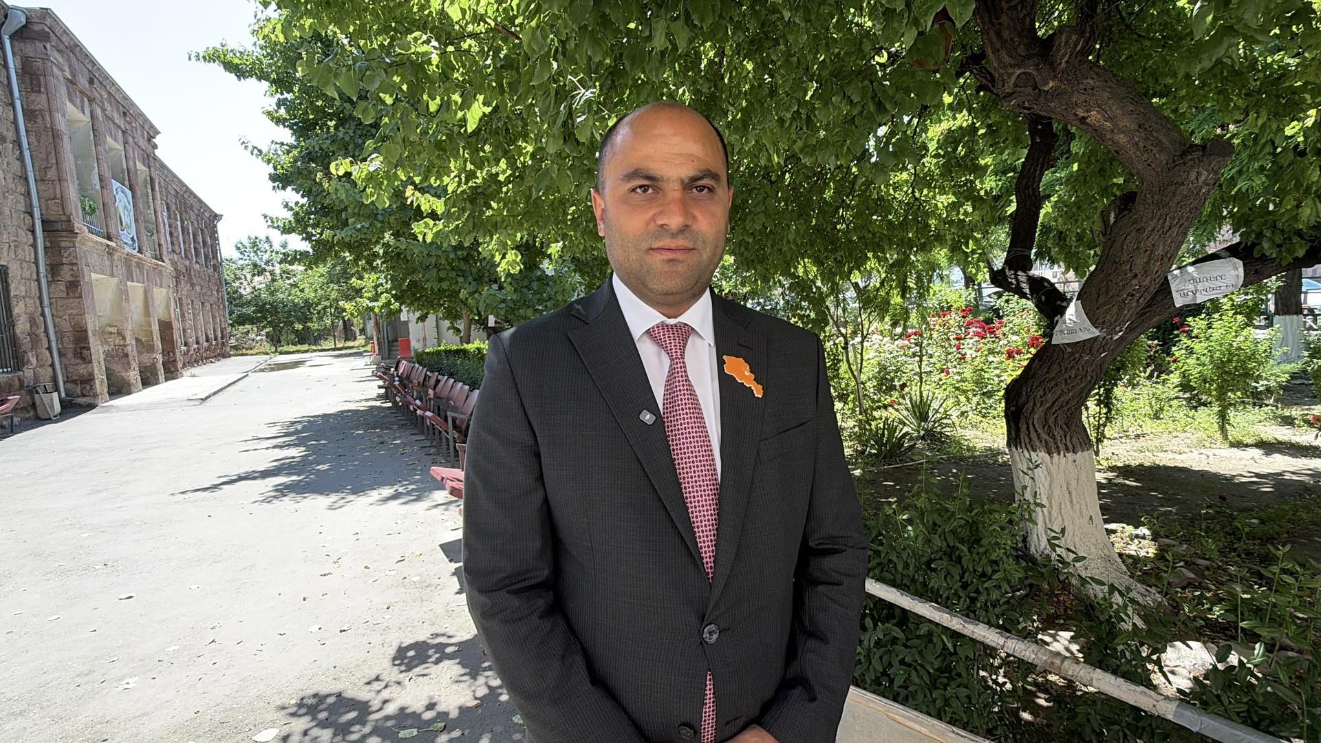 Արտաշատի 12/4 ընտրասեղամասում քվեարկեց համայնքապետ Կառլեն Մկ