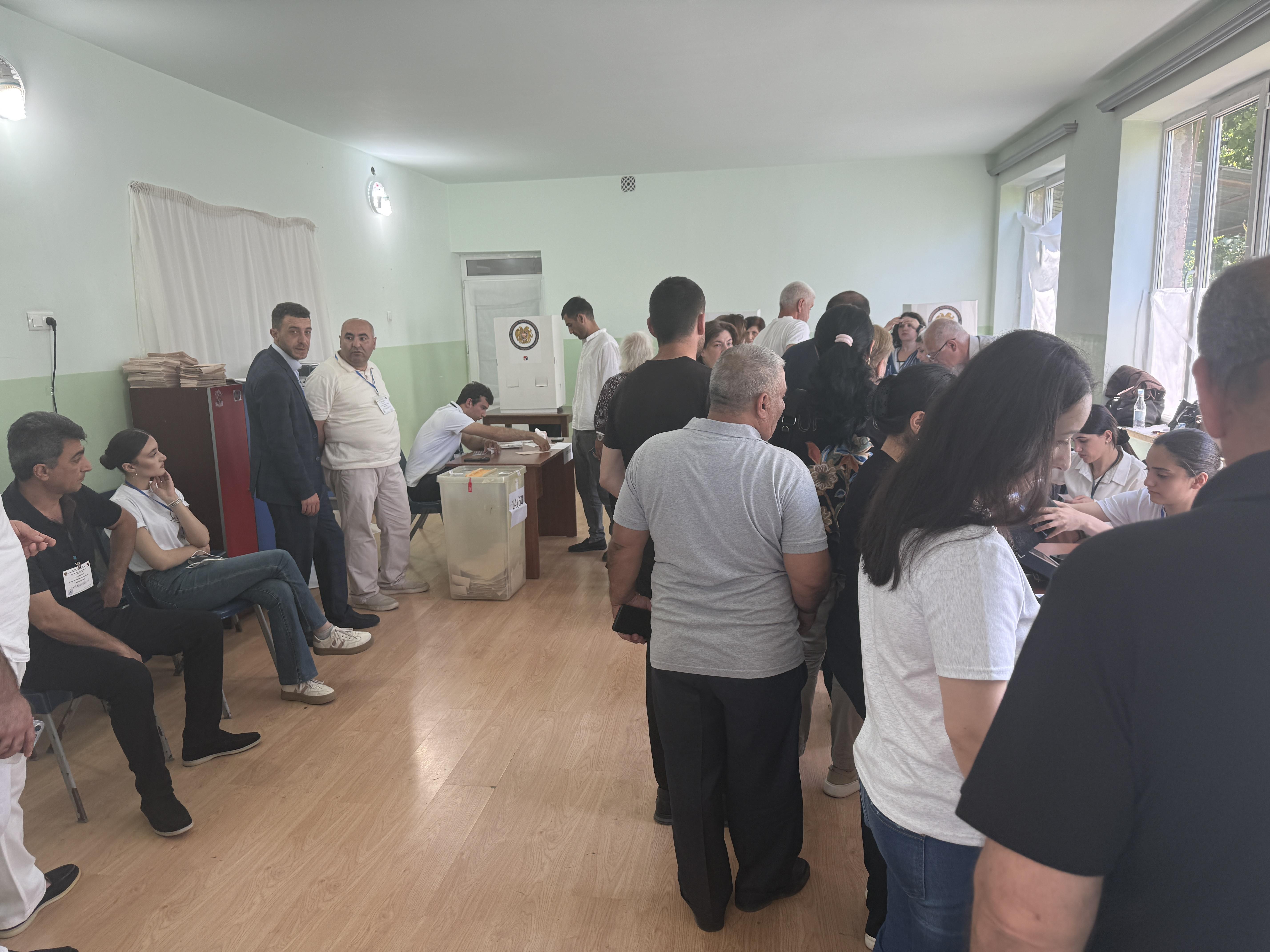 ՔՊ կուսակցության վստահված անձը նկարահանել է պատգամավորի թեկն