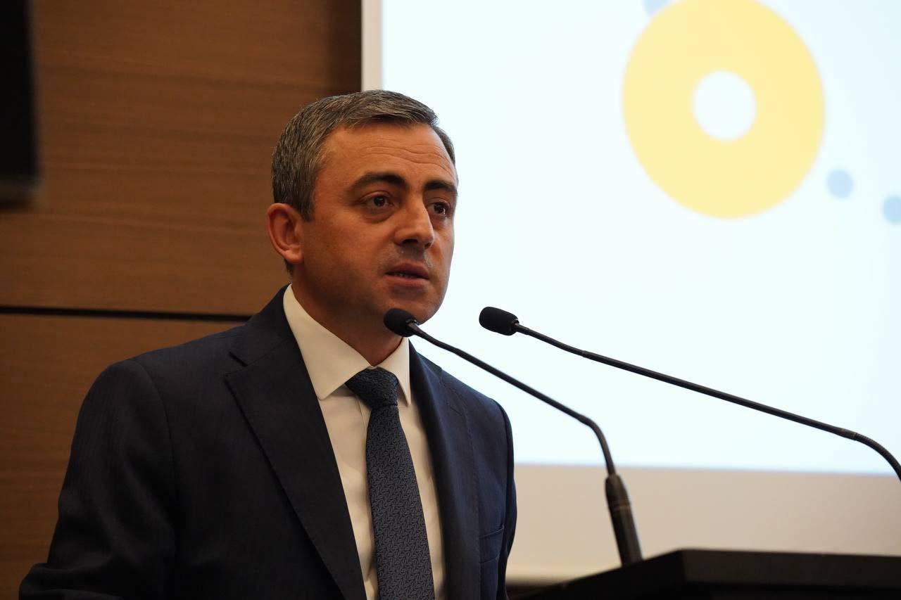Խուզարկում են պատգամավոր Իշխան Սաղաթելյանի բնակարանը. տարել են գումար և զարդեր