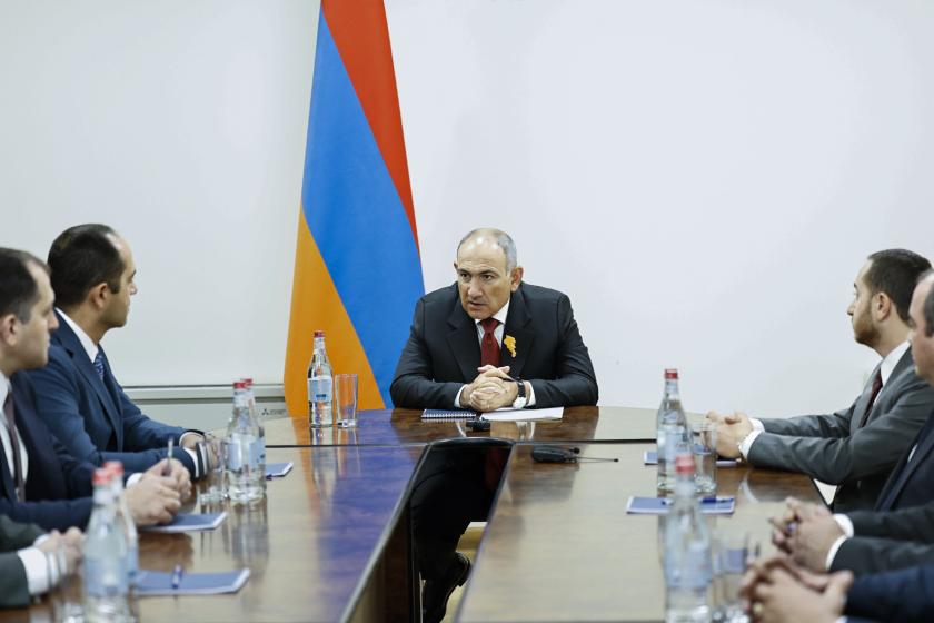 Премьер-министр Пашинян представил аппарату министерства высокотехнологической промышленности новоназначенного министра Давида Тадевосяна