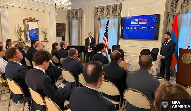 ՀՀ ԱԳ նախարարի տեղակալը հանդիպել է ԱՄՆ ուղեղային կենտրոնների ներկայացուցիչների հետ