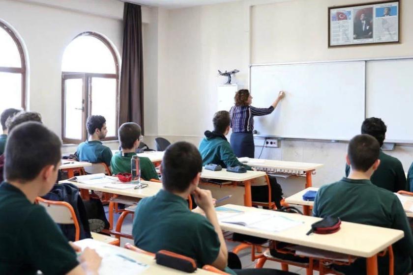 Turkey May Force Armenia-Born Students Out of Istanbul Armenian Schools