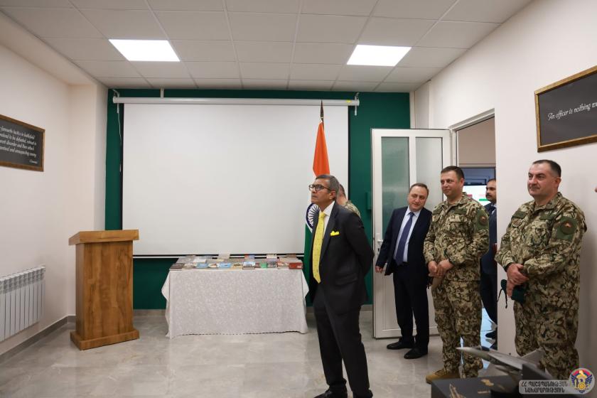 Հնդկաստանի պաշտպանության քարտուղարն այցելել է ՊՆ Վազգեն Սարգսյանի անվան ռազմական ակադեմիա