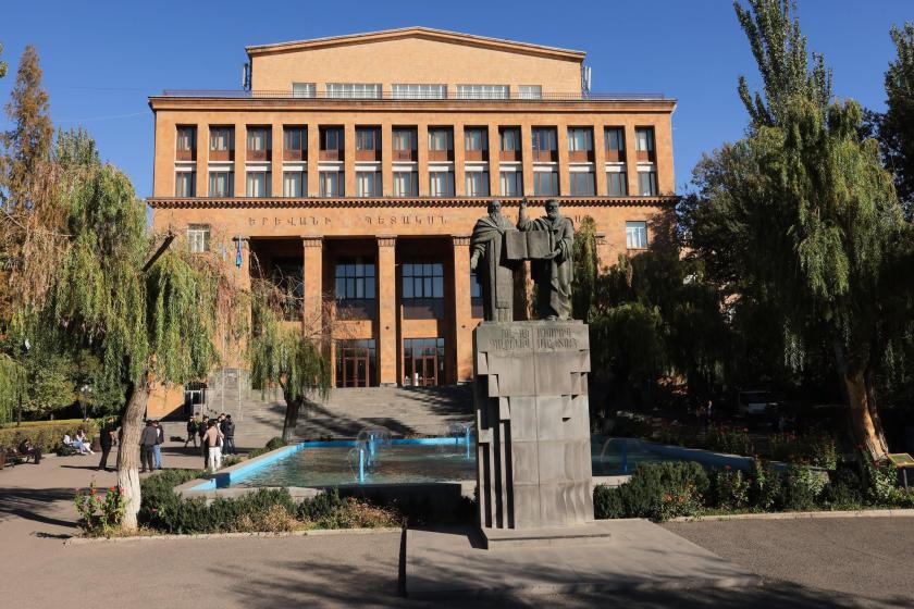 ԵՊՀ ամբիոնի վարիչը խոշոր չափերի կաշառք է պահանջել՝ համալսարան անխոչընդոտ ընդունվելու համար