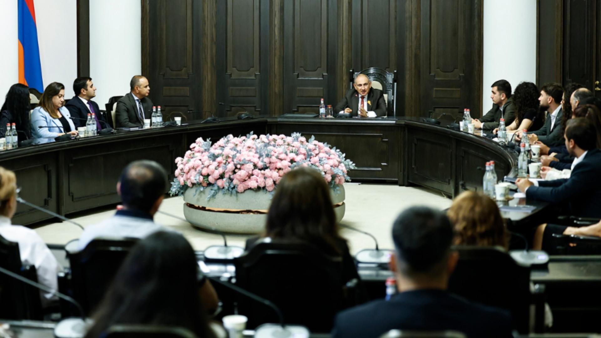 Վարչապետը Կառավարությունում ընդունել է «իԳործ» ծրագրի մասնակիցներին