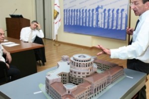 Будет ли построен купол во дворе здания правительства?