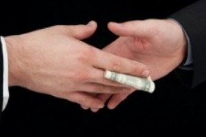 Взятка за получение пособия по программе “Парос”